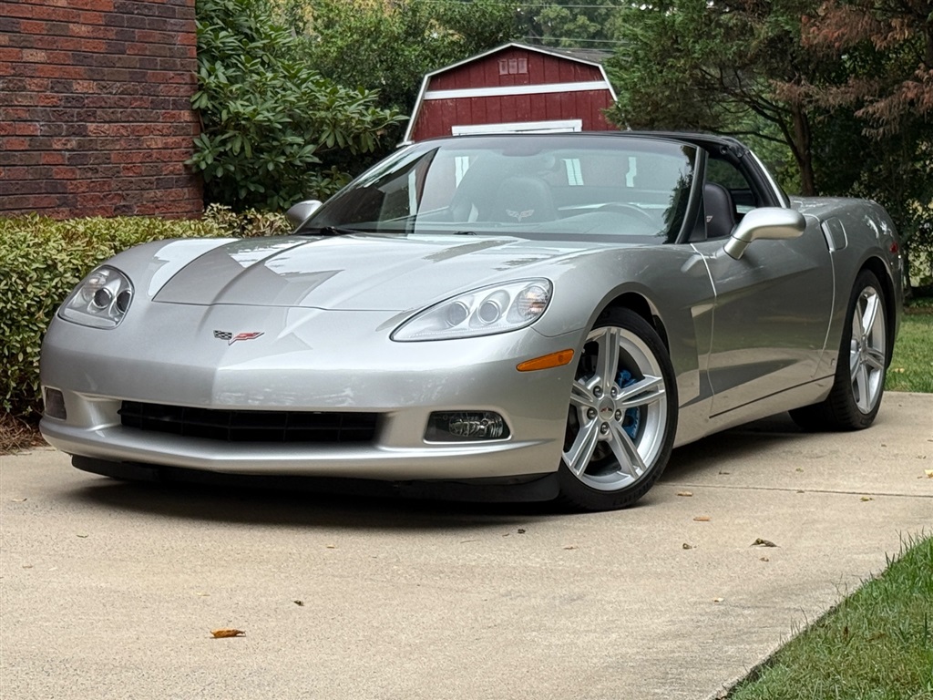 2008 Chevrolet Corvette Coupe 2LT photo 11