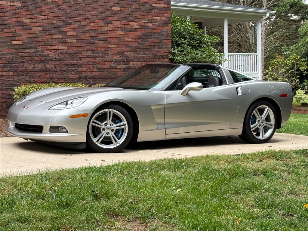 2008 Chevrolet Corvette Coupe 2LT photo 12