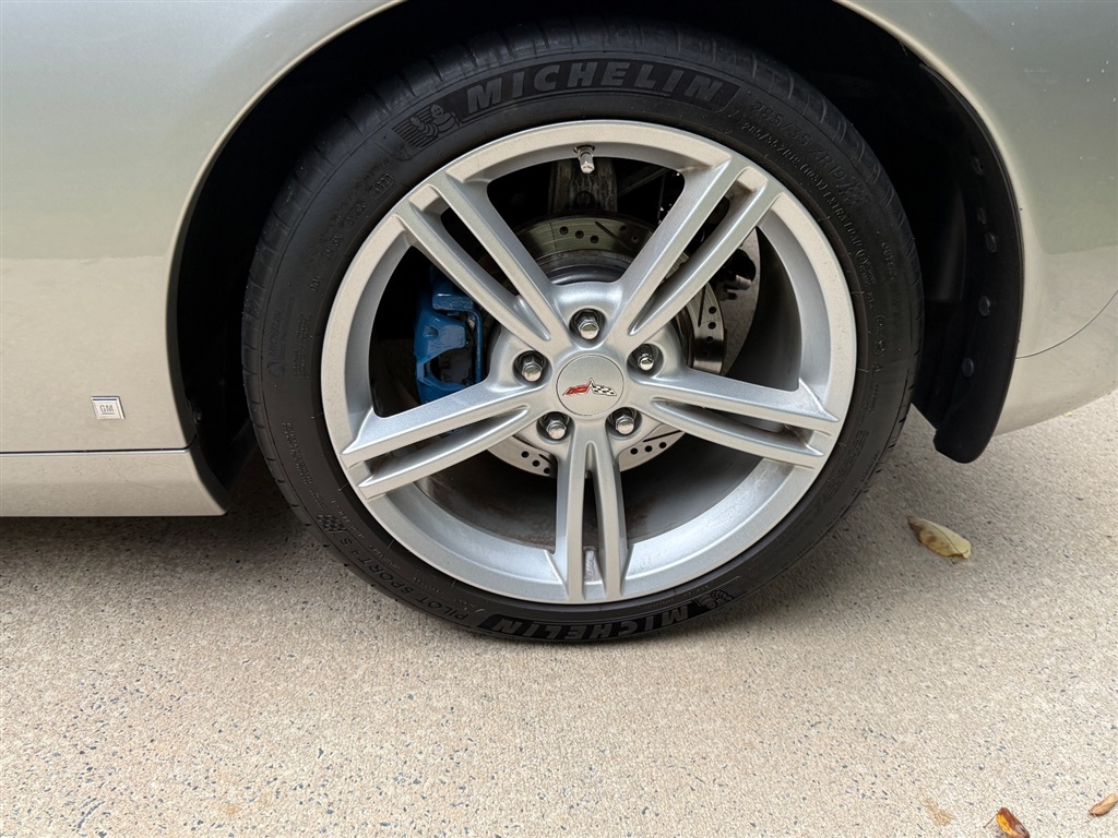 2008 Chevrolet Corvette Coupe 2LT photo 22