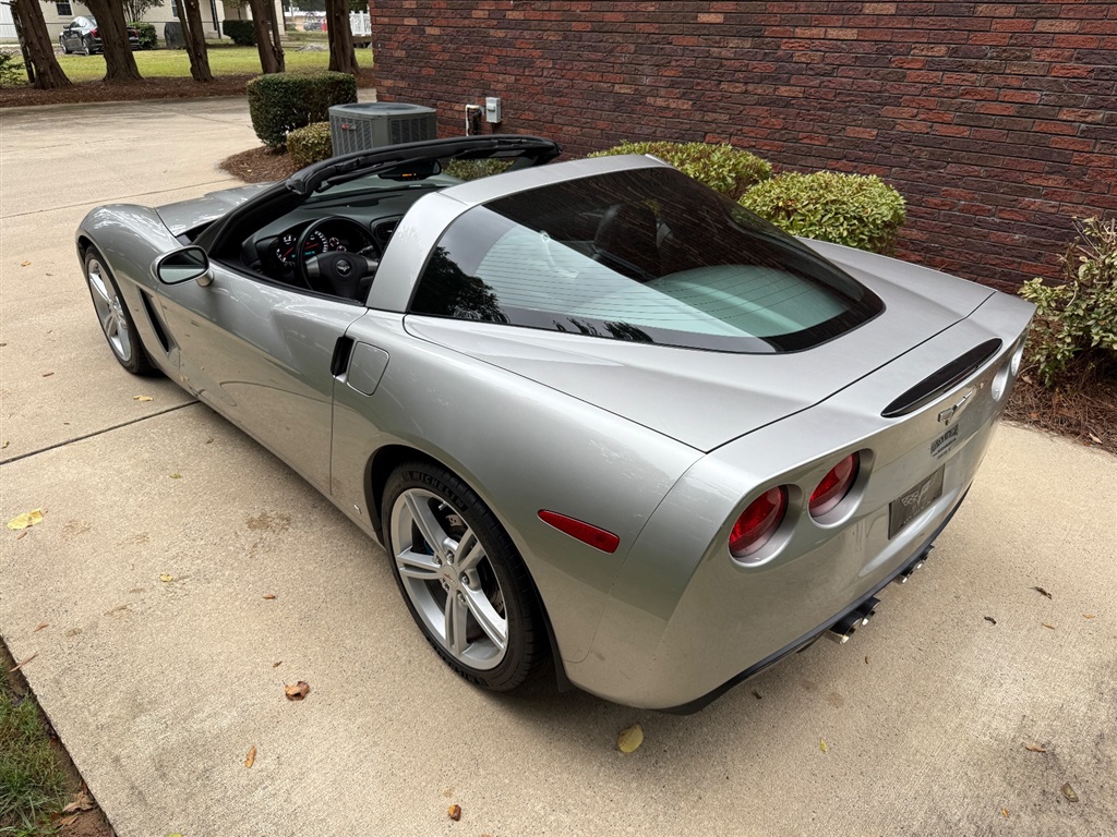 2008 Chevrolet Corvette Coupe 2LT photo 24