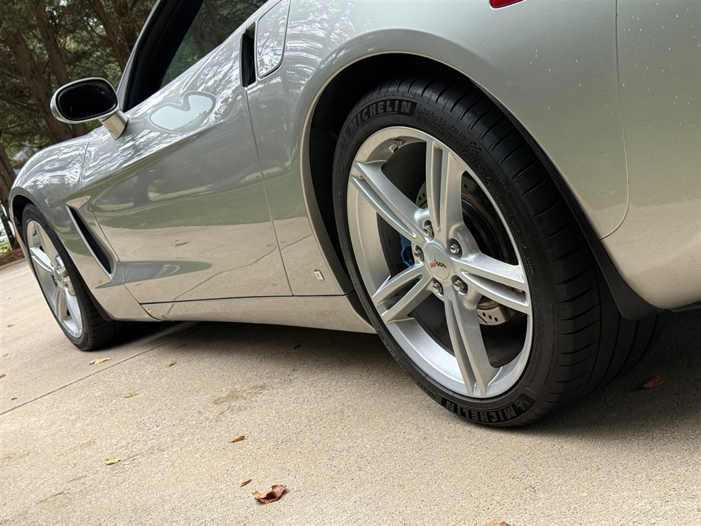 2008 Chevrolet Corvette Coupe 2LT photo 26