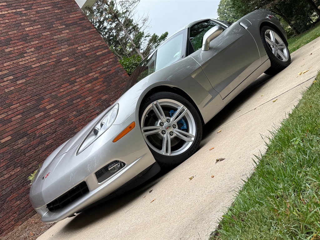 2008 Chevrolet Corvette Coupe 2LT photo 2