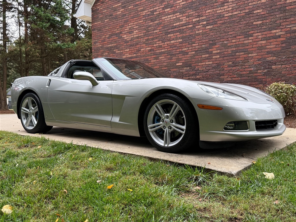 2008 Chevrolet Corvette Coupe 2LT photo 30
