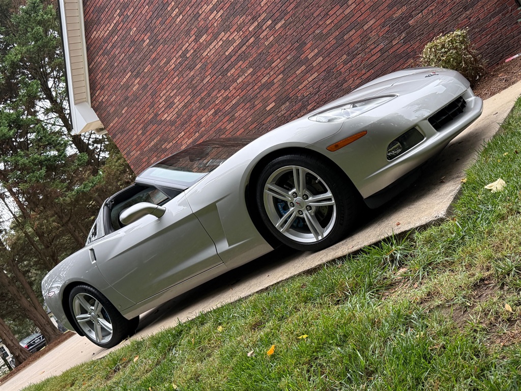 2008 Chevrolet Corvette Coupe 2LT photo 31