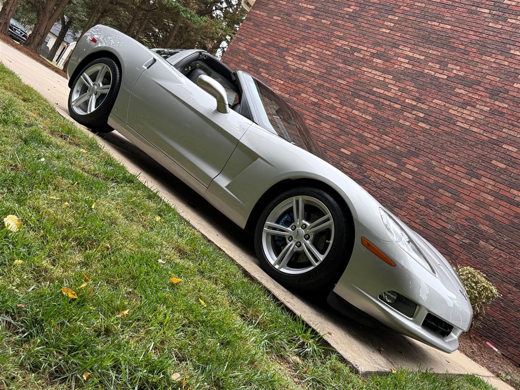 2008 Chevrolet Corvette Coupe 2LT photo 32