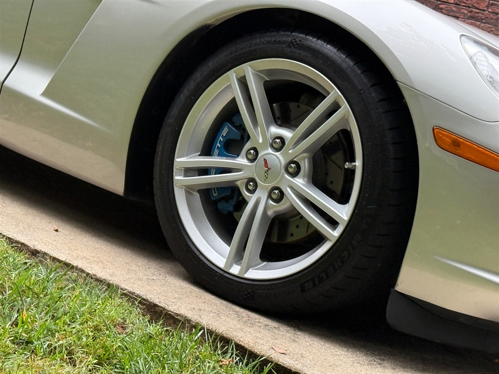 2008 Chevrolet Corvette Coupe 2LT photo 33