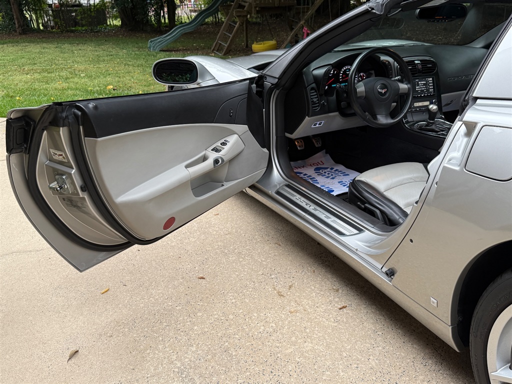 2008 Chevrolet Corvette Coupe 2LT photo 41