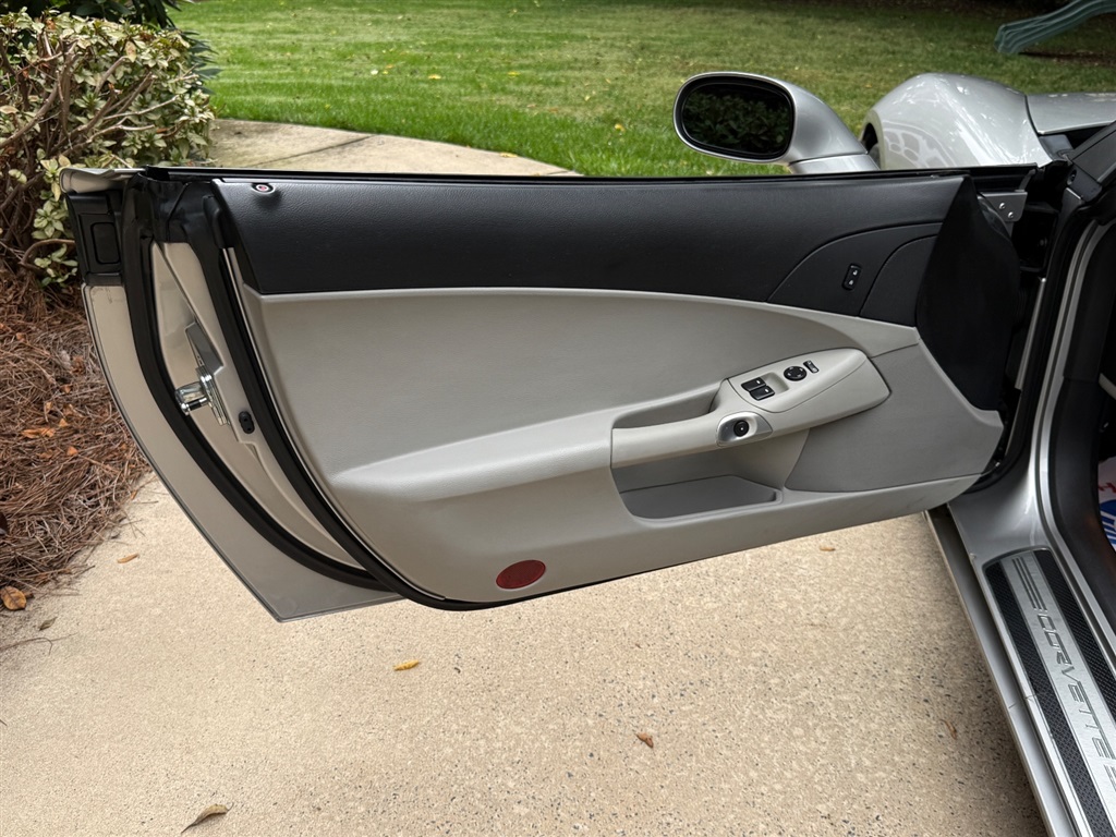 2008 Chevrolet Corvette Coupe 2LT photo 42
