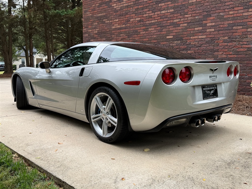 2008 Chevrolet Corvette Coupe 2LT photo 3