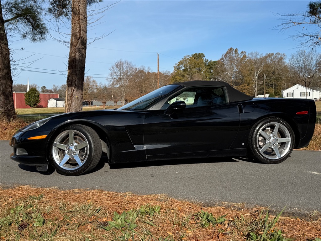 2006 Chevrolet Corvette Convertible 3LT photo 2