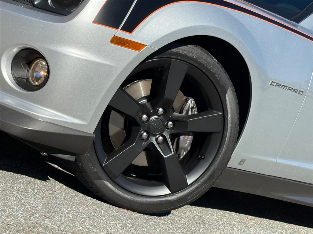 2010 Chevrolet Camaro 2SS RS Coupe photo 4