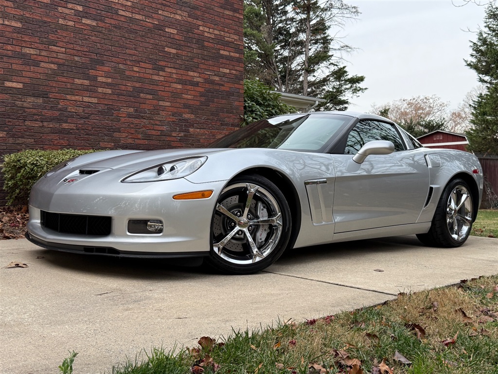 2013 Chevrolet Corvette Coupe 3LT photo 2