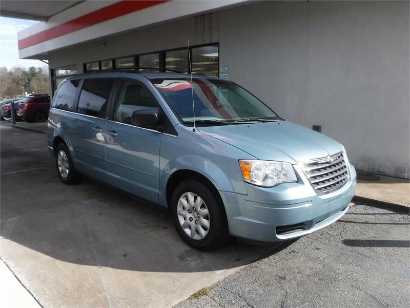 2010 Chrysler Town & Country LX's photo
