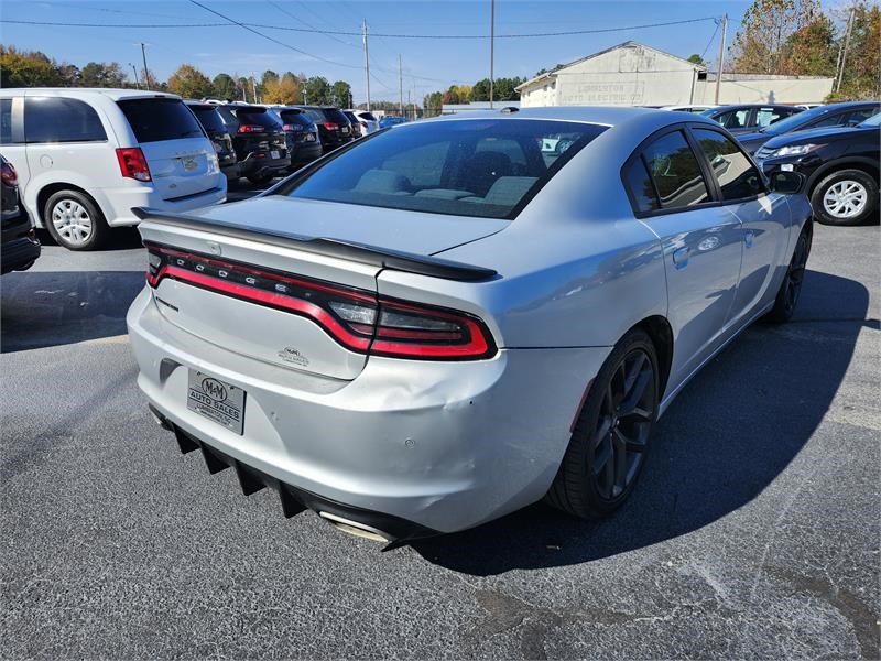 2019 Dodge Charger SXT photo 4