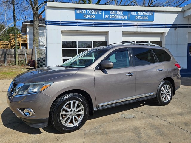 NISSAN PATHFINDER SL 2WD in Columbia