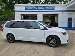 Picture of a 2018 DODGE GRAND CARAVAN GT