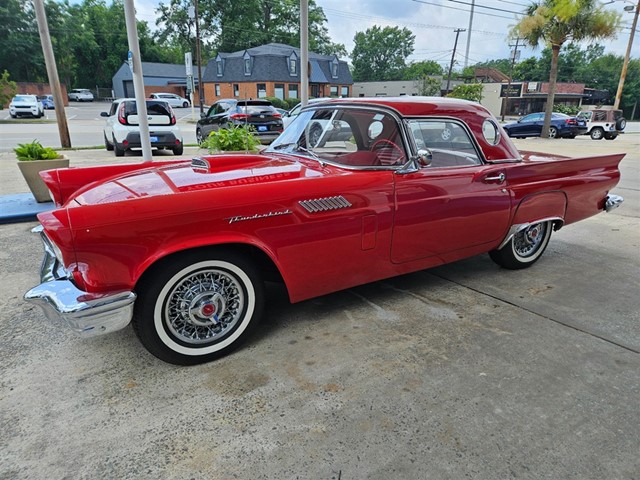 FORD THUNDERBIRD in Columbia
