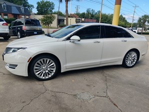 Picture of a 2015 LINCOLN MKZ FWD
