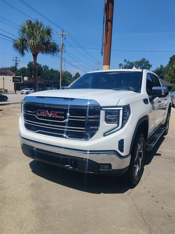 2024 GMC Sierra 1500 SLT's photo