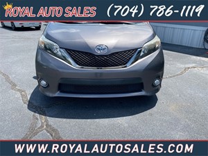 Picture of a 2011 Toyota Sienna SE Base V6