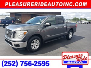 Picture of a 2017 Nissan Titan SV Crew Cab 4WD