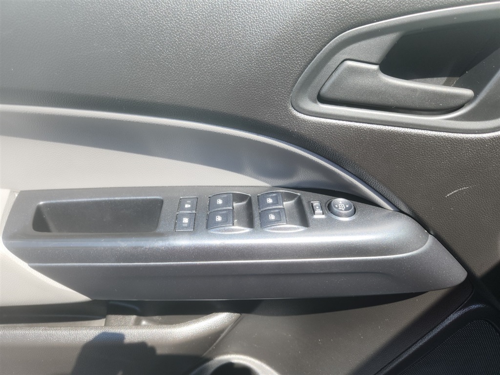 2015 Chevrolet Colorado Base photo 16