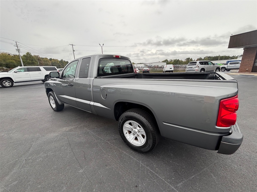2009 Dodge Dakota SXT photo 3
