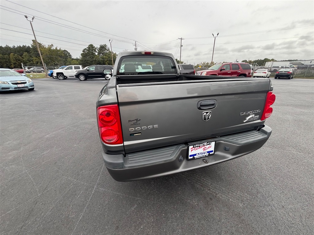 2009 Dodge Dakota SXT photo 4