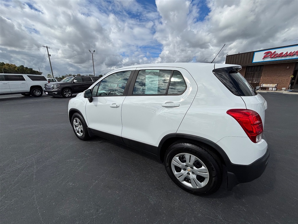 2016 Chevrolet Trax LS photo 2