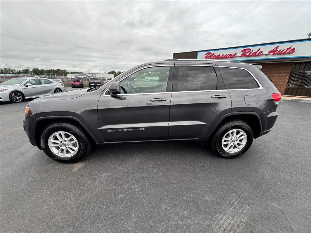 2018 Jeep Grand Cherokee Laredo photo 2