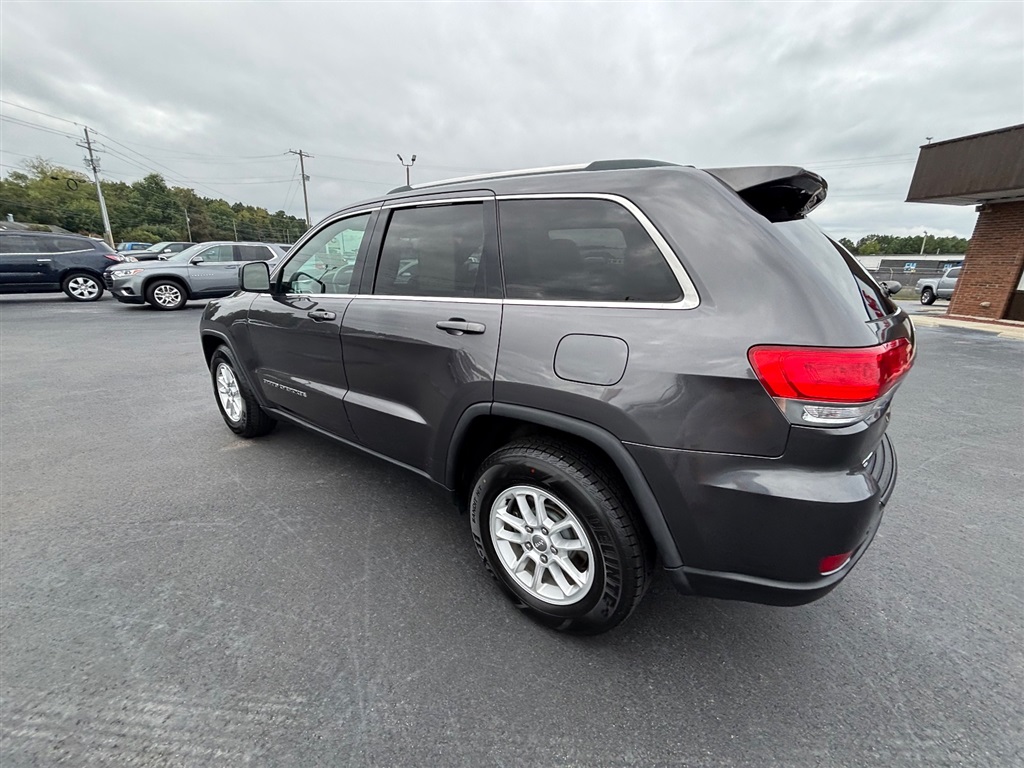 2018 Jeep Grand Cherokee Laredo photo 3