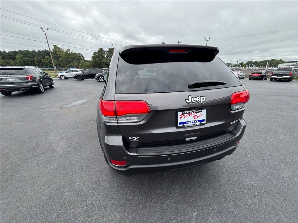 2018 Jeep Grand Cherokee Laredo photo 4