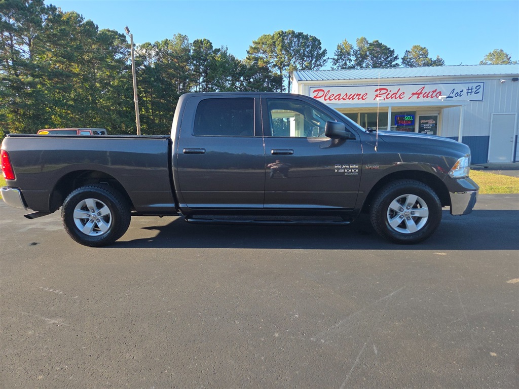 2019 Ram 1500 Classic Tradesman photo 3