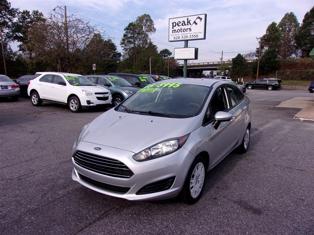 Ford Fiesta S Sedan in Hickory