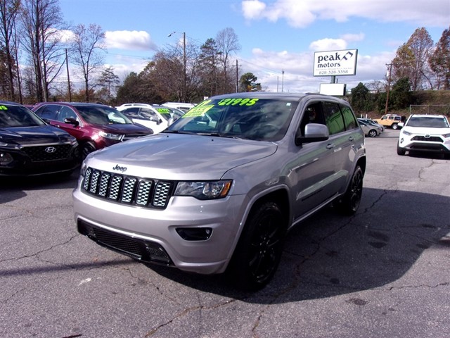 Jeep Grand Cherokee Altitude 4WD in Hickory