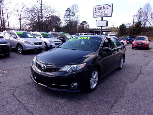 Toyota Camry SE in Hickory