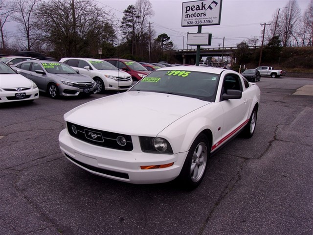 Ford Mustang V6 Deluxe Coupe in Hickory