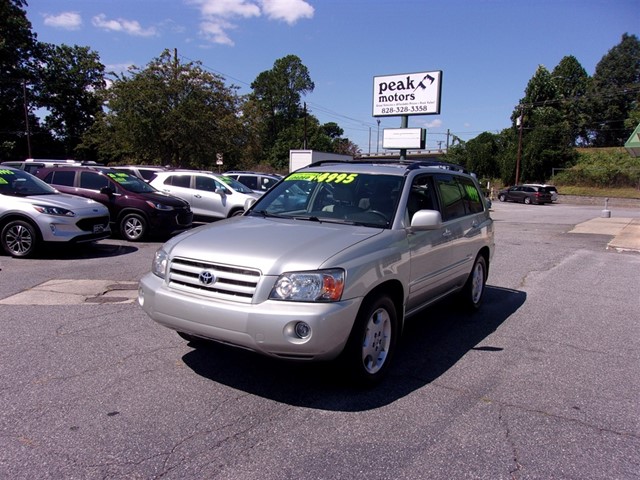 Toyota Highlander V6 2WD With 3rd-row Seat in Hickory