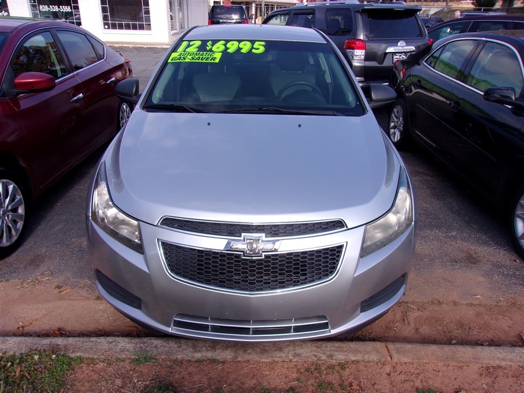 2012 Chevrolet Cruze photo 2