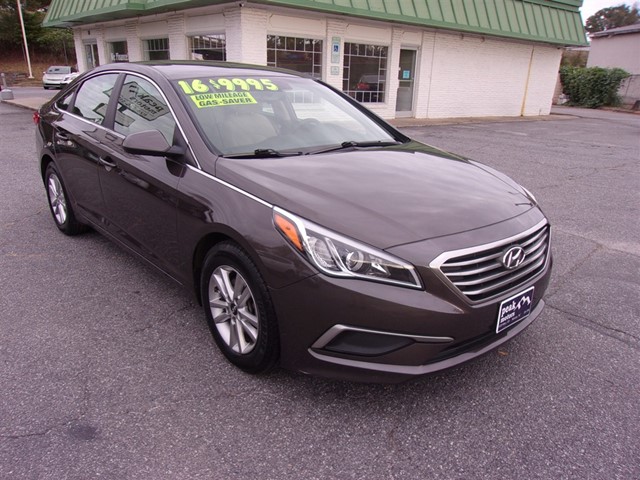 Hyundai Sonata SE in Hickory