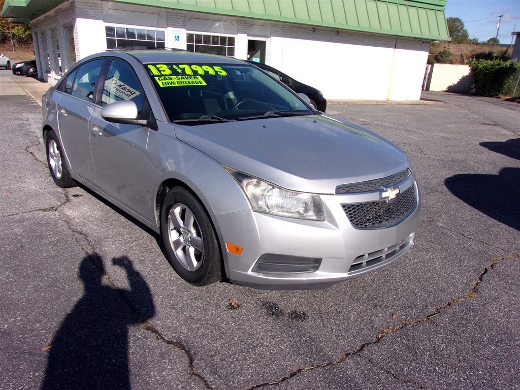 2013 Chevrolet Cruze photo 3