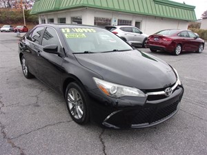 Picture of a 2017 Toyota Camry SE