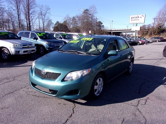 Toyota Corolla LE 4-speed AT in Hickory