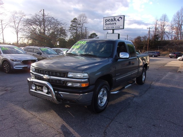 Chevrolet Silverado 1500 LS Ext. Cab Short Bed 4WD in Hickory