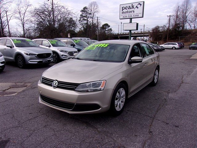 Volkswagen Jetta SE in Hickory