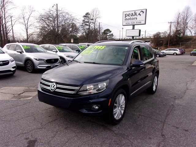 Volkswagen Tiguan SE in Hickory