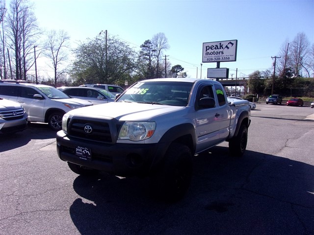 Toyota Tacoma Access Cab 4WD in Hickory