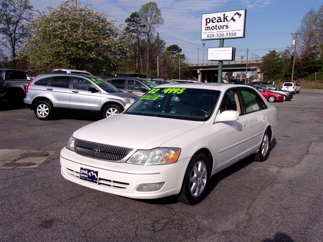 Toyota Avalon XLS in Hickory