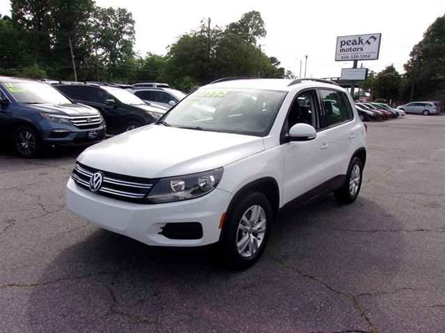 Volkswagen Tiguan S in Hickory