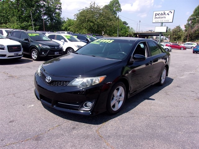 Toyota Camry SE in Hickory